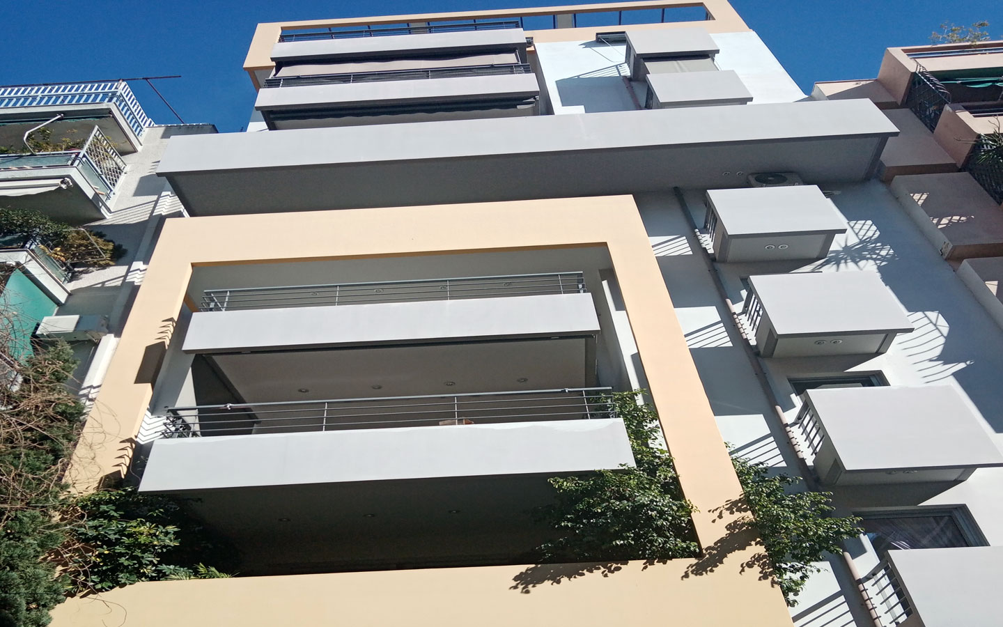 1 Facade of the apartment building