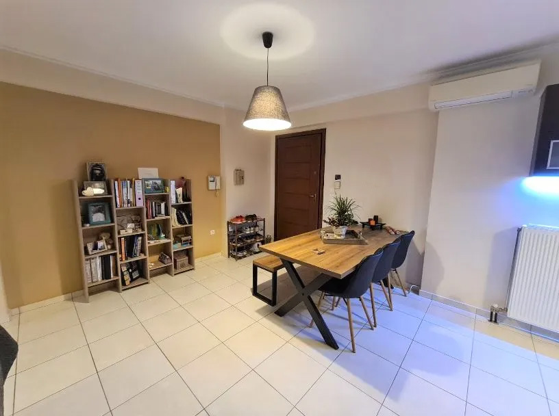 Dining room and library apartment in Patras