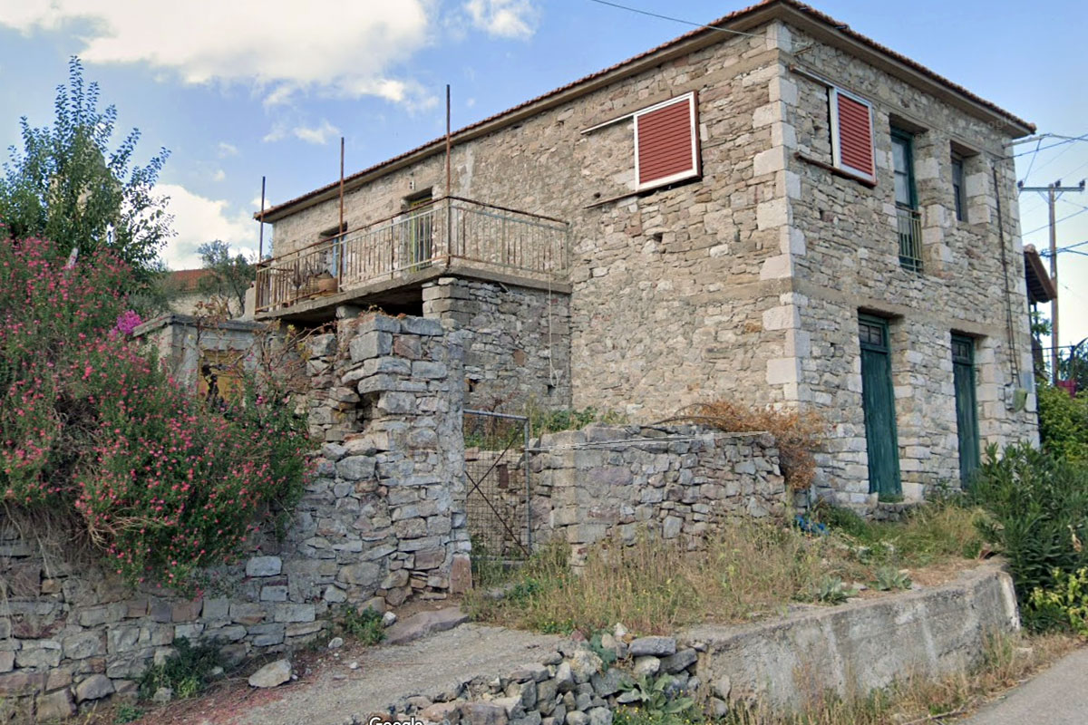 Old house for sale in the village of Mathia near Kalamata