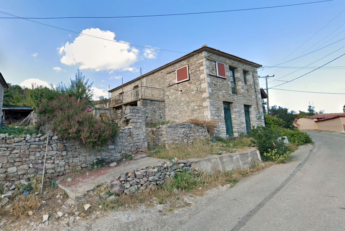 Old stone-built house for sale in the Peloponnese